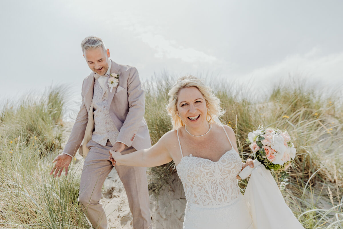 Brautpaarfotoshooting am Strand